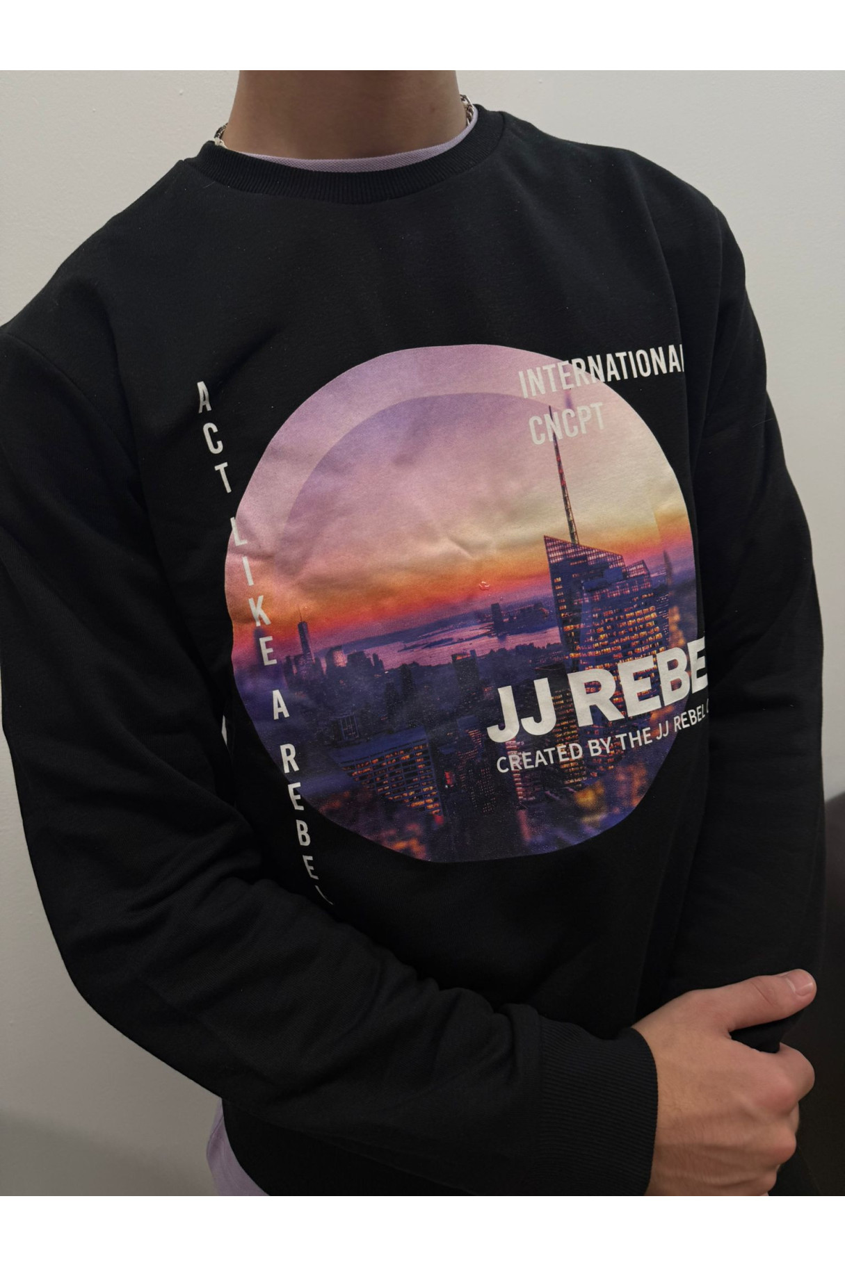 SUDADERA NEGRA JJ REBEL