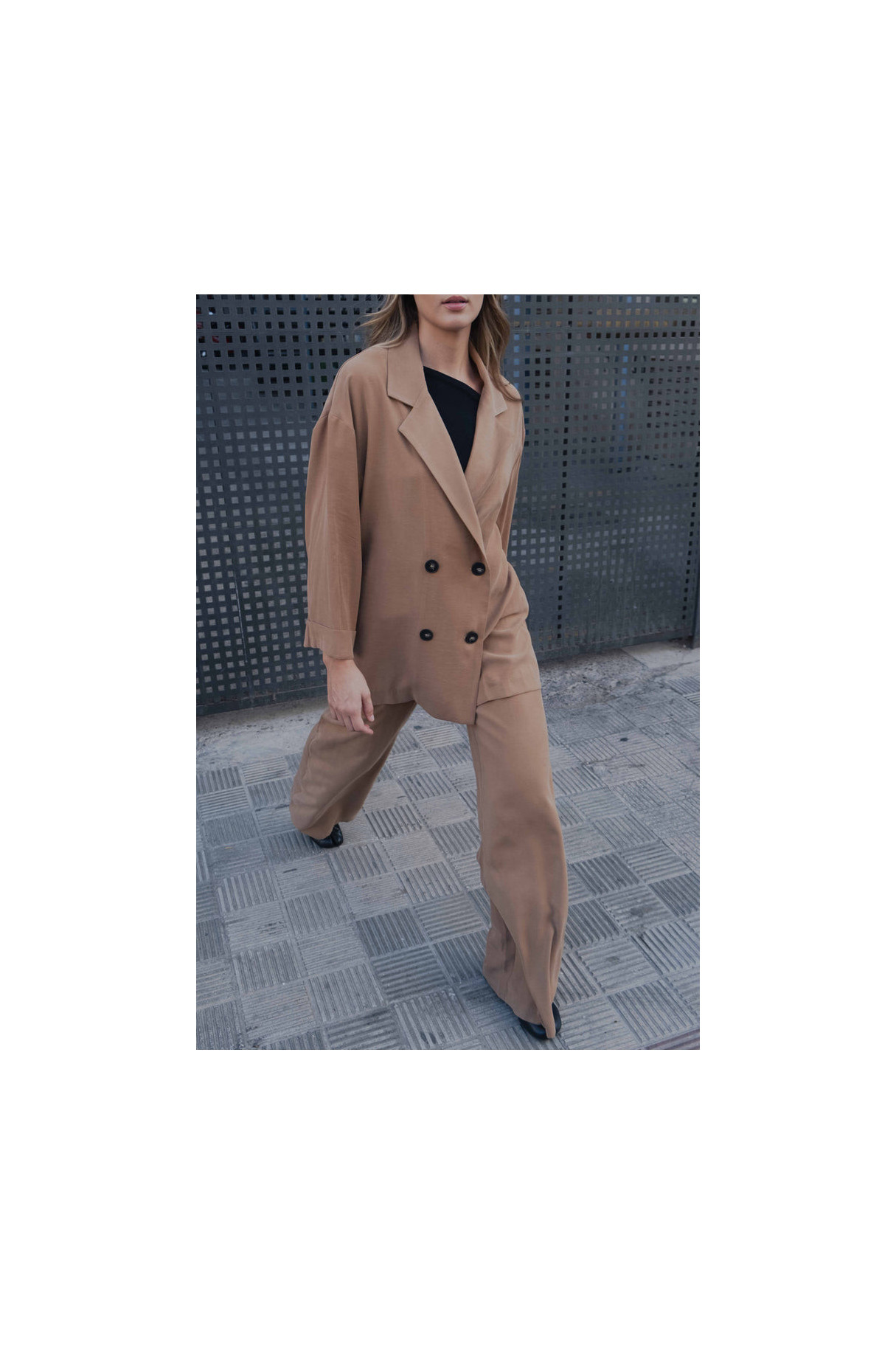 Pantalón recto fluido camel