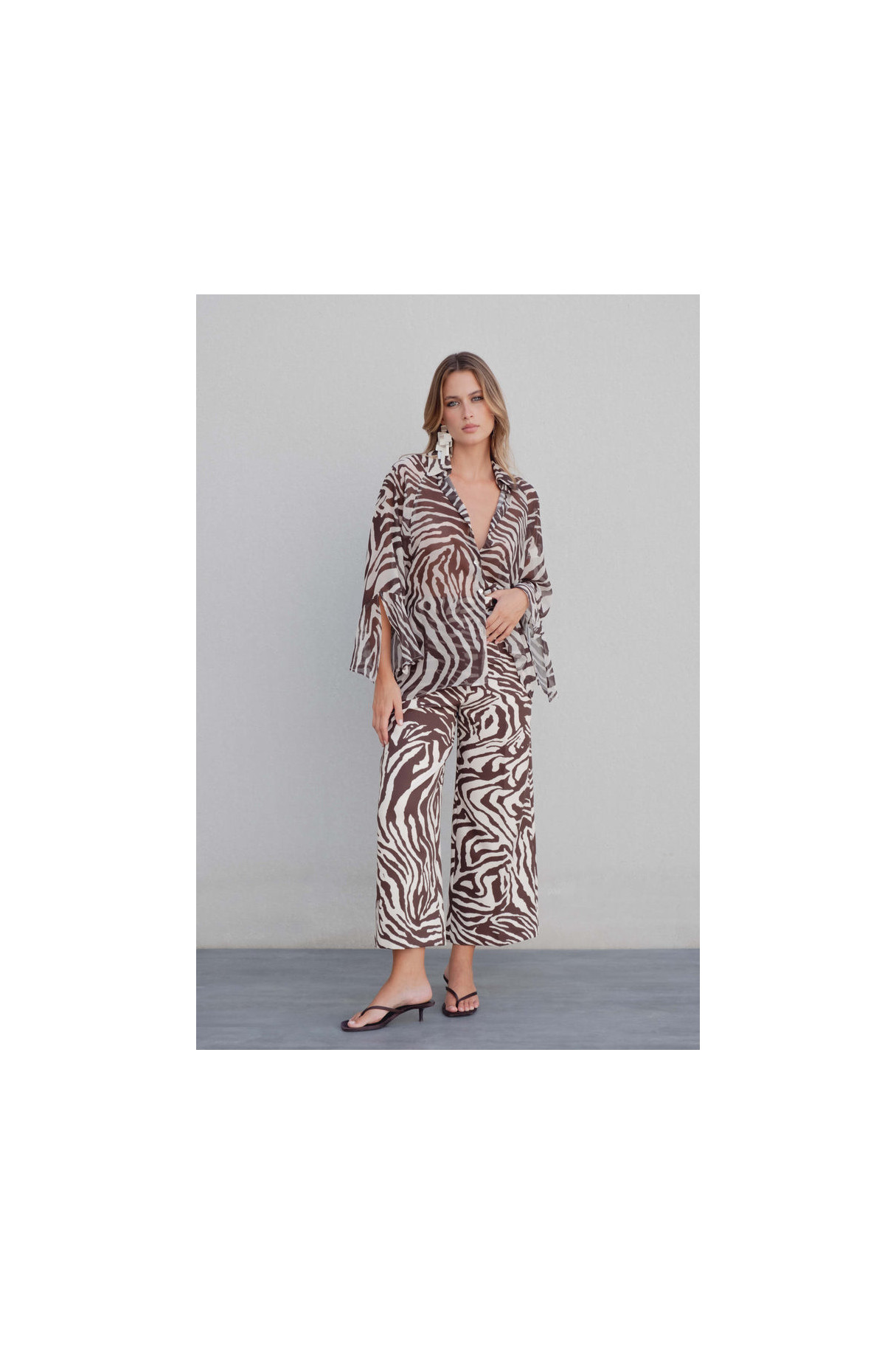 Camisa semi transparente animal print cebra