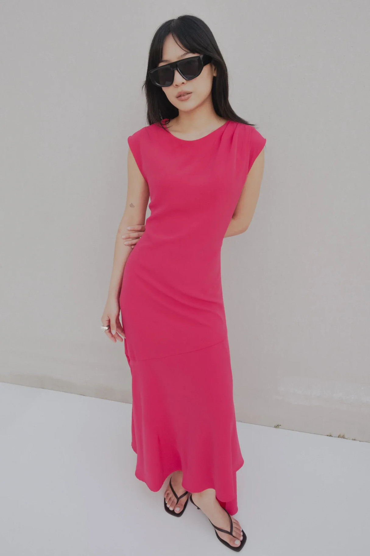 VESTIDO MIDI ASIMÉTRICO